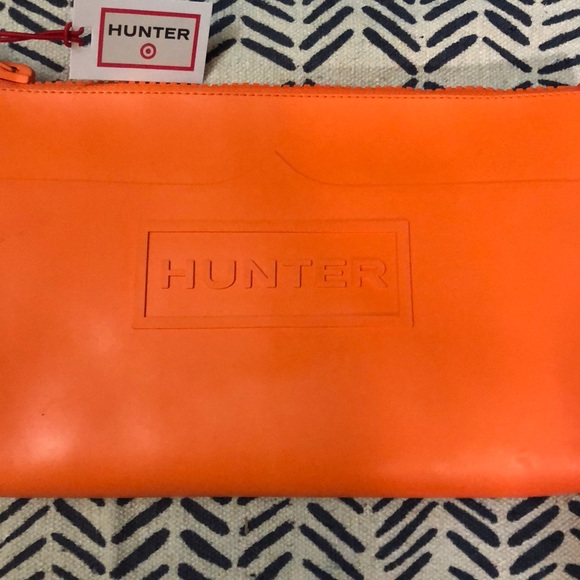 NWT🍏Hunter Large Wristlet - Orange - Picture 3 of 5